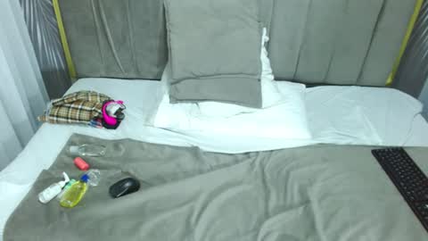 Snapshot of hiiddenfirefx chatting on December 2024 09:41:02 PM CLOE online show from December 2024 09:41:02 PM