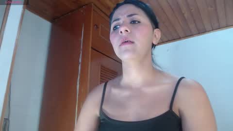 hilaril18 online show from November 2025 03:27:02 PM