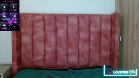 Snapshot of hilary__thompson chatting on December 2024 04:28:01 PM hilary thompson online show from December 2024 04:28:01 PM