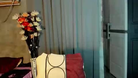 hilarymolly online show from April 2026 12:29:02 PM