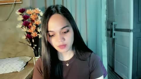 hilarymolly online show from April 2026 08:57:02 PM