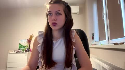 Snapshot of hildredmabray chatting on November 2025 10:25:01 AM Hi Im Elizabeth online show from November 2025 10:25:01 AM