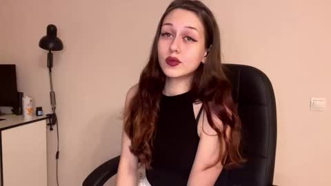 Hi Im Elizabeth online show from December 2025 01:19:01 PM