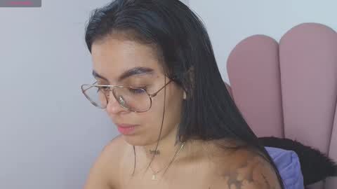 Snapshot of hillary_jones chatting on November 2025 04:07:01 AM sarah online show from November 2025 04:07:01 AM