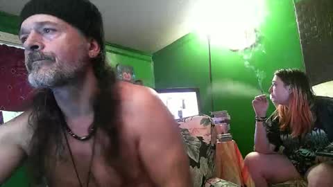 hippiedad333 online show from April 2026 09:39:33 PM