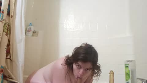 Snapshot of hippiesoul204 chatting on January 2025 03:55:02 PM hippiesoul204 online show from January 2025 03:55:02 PM