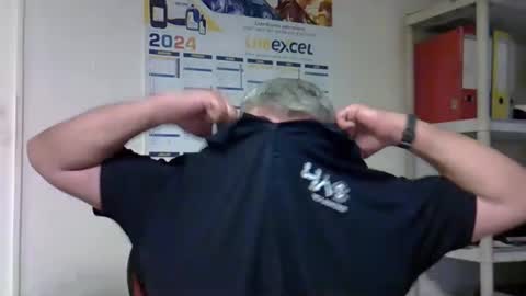 Snapshot of hippopotame17 chatting on December 2024 03:55:01 PM hippo online show from December 2024 03:55:01 PM