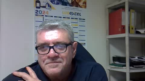 Snapshot of hippopotame17 chatting on December 2024 04:27:02 PM hippo online show from December 2024 04:27:02 PM