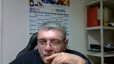 Snapshot of hippopotame17 chatting on December 2024 05:42:02 AM hippo online show from December 2024 05:42:02 AM