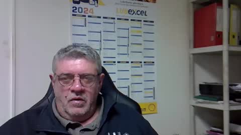 Snapshot of hippopotame17 chatting on December 2024 06:55:02 AM hippo online show from December 2024 06:55:02 AM