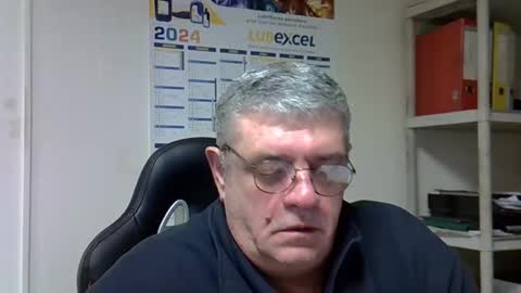 Snapshot of hippopotame17 chatting on January 2025 06:44:02 AM hippo online show from January 2025 06:44:02 AM