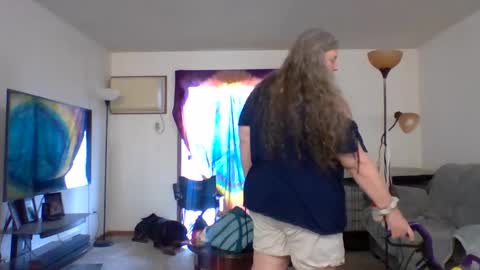 Snapshot of hippysnewhere chatting on May 2026 08:47:01 PM hippysnewhere online show from May 2026 08:47:01 PM