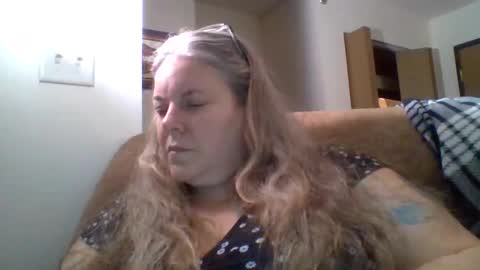 Snapshot of hippysnewhere chatting on June 2026 06:04:01 AM hippysnewhere online show from June 2026 06:04:01 AM