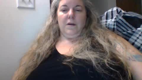 Snapshot of hippysnewhere chatting on June 2026 03:29:01 PM hippysnewhere online show from June 2026 03:29:01 PM