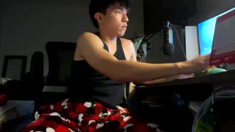 Snapshot of hispanicguy10 chatting on November 2025 05:39:02 AM hispanicguy10 online show from November 2025 05:39:02 AM