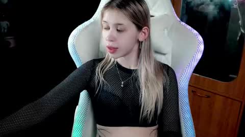 Holly online show from December 2025 07:21:02 PM