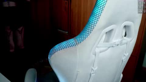 Holly online show from December 2025 07:07:01 PM