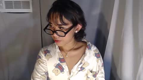 Snapshot of hoelykarrie chatting on November 2025 04:06:01 PM Karrie3 online show from November 2025 04:06:01 PM