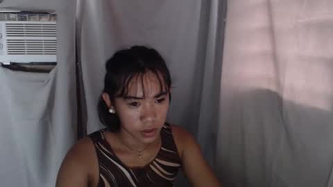 Snapshot of hoelykarrie chatting on November 2025 04:45:02 AM Karrie3 online show from November 2025 04:45:02 AM