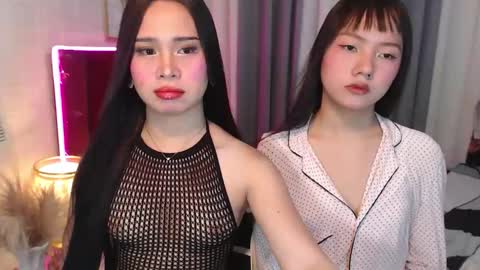 hoelymolly online show from March 2026 05:17:02 PM