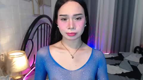 hoelymolly online show from May 2026 05:19:02 PM