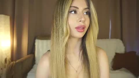 Snapshot of holayoula chatting on June 2026 08:08:01 AM Moni Monica online show from June 2026 08:08:01 AM