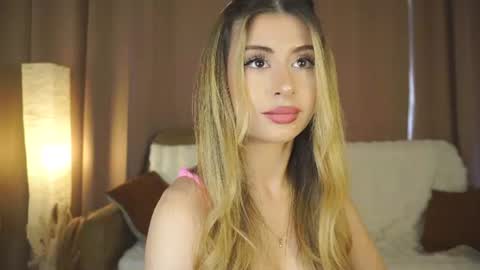 Snapshot of holayoula chatting on June 2026 08:42:01 AM Moni Monica online show from June 2026 08:42:01 AM