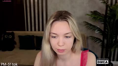 Snapshot of holl1would chatting on February 2026 08:18:01 PM My social media links subscribe to support me online show from February 2026 08:18:01 PM