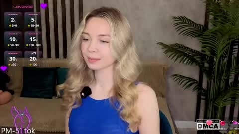 Snapshot of holl1would chatting on May 2026 07:54:01 PM My social media links subscribe to support me online show from May 2026 07:54:01 PM