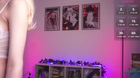 Snapshot of holliwould_ chatting on February 2025 07:02:01 PM Holli online show from February 2025 07:02:01 PM