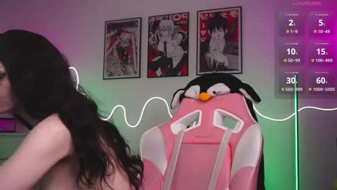 Snapshot of holliwould_ chatting on February 2025 12:05:01 AM Holli online show from February 2025 12:05:01 AM