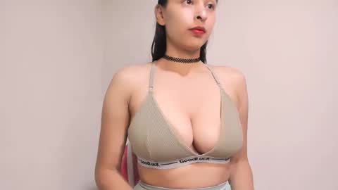 holly... online show from May 2026 04:47:02 PM
