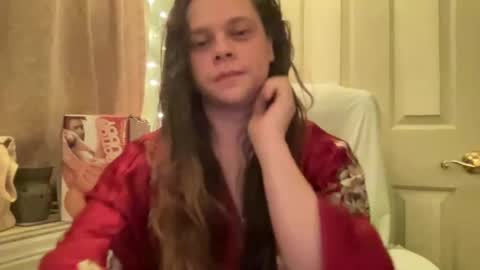 Snapshot of holly23hopefull chatting on December 2024 07:47:02 AM Hollys Drive threw Side Of CB. online show from December 2024 07:47:02 AM