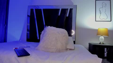 Snapshot of holly_29_m chatting on March 2026 05:08:02 AM Mara online show from March 2026 05:08:02 AM