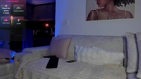 Snapshot of holly_29_m chatting on July 2026 03:33:02 AM Mara online show from July 2026 03:33:02 AM