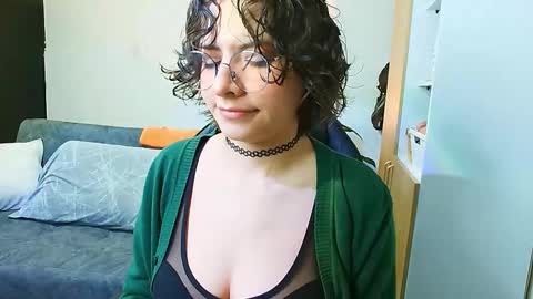 Holly and Honey online show from September 2025 09:15:02 PM