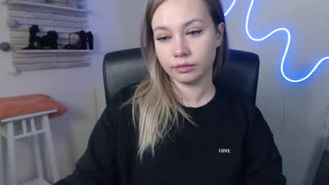 Snapshot of holly_bb95 chatting on December 2024 09:39:01 AM Holly online show from December 2024 09:39:01 AM