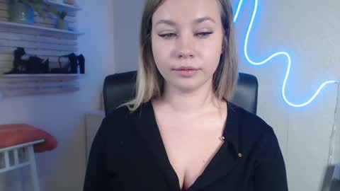 Snapshot of holly_bb95 chatting on December 2024 09:57:01 AM Holly online show from December 2024 09:57:01 AM