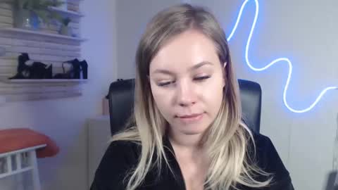 Snapshot of holly_bb95 chatting on December 2024 10:40:01 AM Holly online show from December 2024 10:40:01 AM