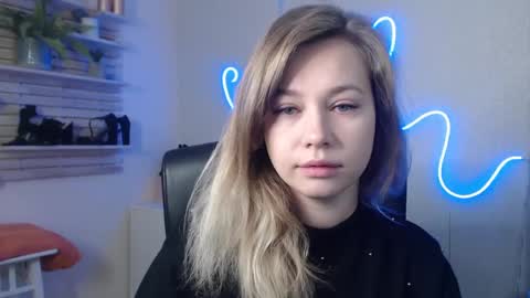 Snapshot of holly_bb95 chatting on December 2024 04:42:02 AM Holly online show from December 2024 04:42:02 AM