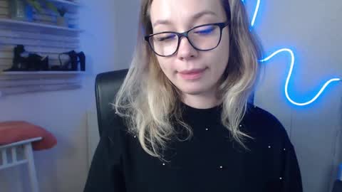 Snapshot of holly_bb95 chatting on December 2024 10:51:02 AM Holly online show from December 2024 10:51:02 AM