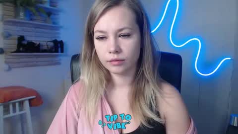 Snapshot of holly_bb95 chatting on December 2024 08:34:01 PM Holly online show from December 2024 08:34:01 PM