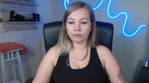 Snapshot of holly_bb95 chatting on December 2024 12:30:01 AM Holly online show from December 2024 12:30:01 AM