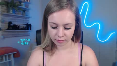 Snapshot of holly_bb95 chatting on December 2024 12:52:02 PM Holly online show from December 2024 12:52:02 PM