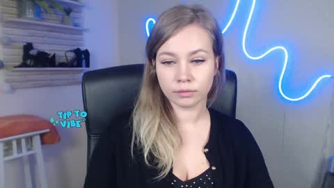 Snapshot of holly_bb95 chatting on December 2024 10:21:01 AM Holly online show from December 2024 10:21:01 AM