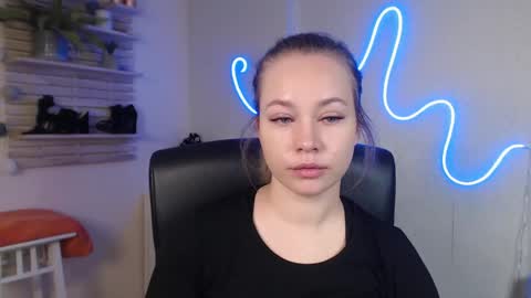 Snapshot of holly_bb95 chatting on December 2024 10:15:02 AM Holly online show from December 2024 10:15:02 AM