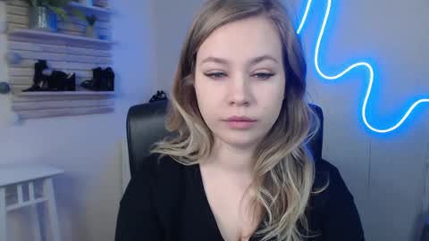 Snapshot of holly_bb95 chatting on January 2025 06:29:01 AM Holly online show from January 2025 06:29:01 AM