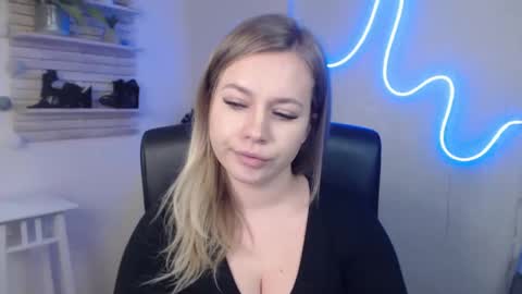 Snapshot of holly_bb95 chatting on January 2025 10:31:01 AM Holly online show from January 2025 10:31:01 AM