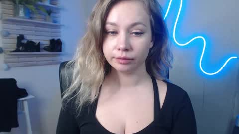 Snapshot of holly_bb95 chatting on January 2025 10:32:02 AM Holly online show from January 2025 10:32:02 AM