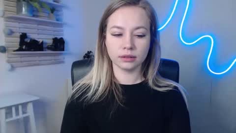 Snapshot of holly_bb95 chatting on January 2025 03:26:01 AM Holly online show from January 2025 03:26:01 AM